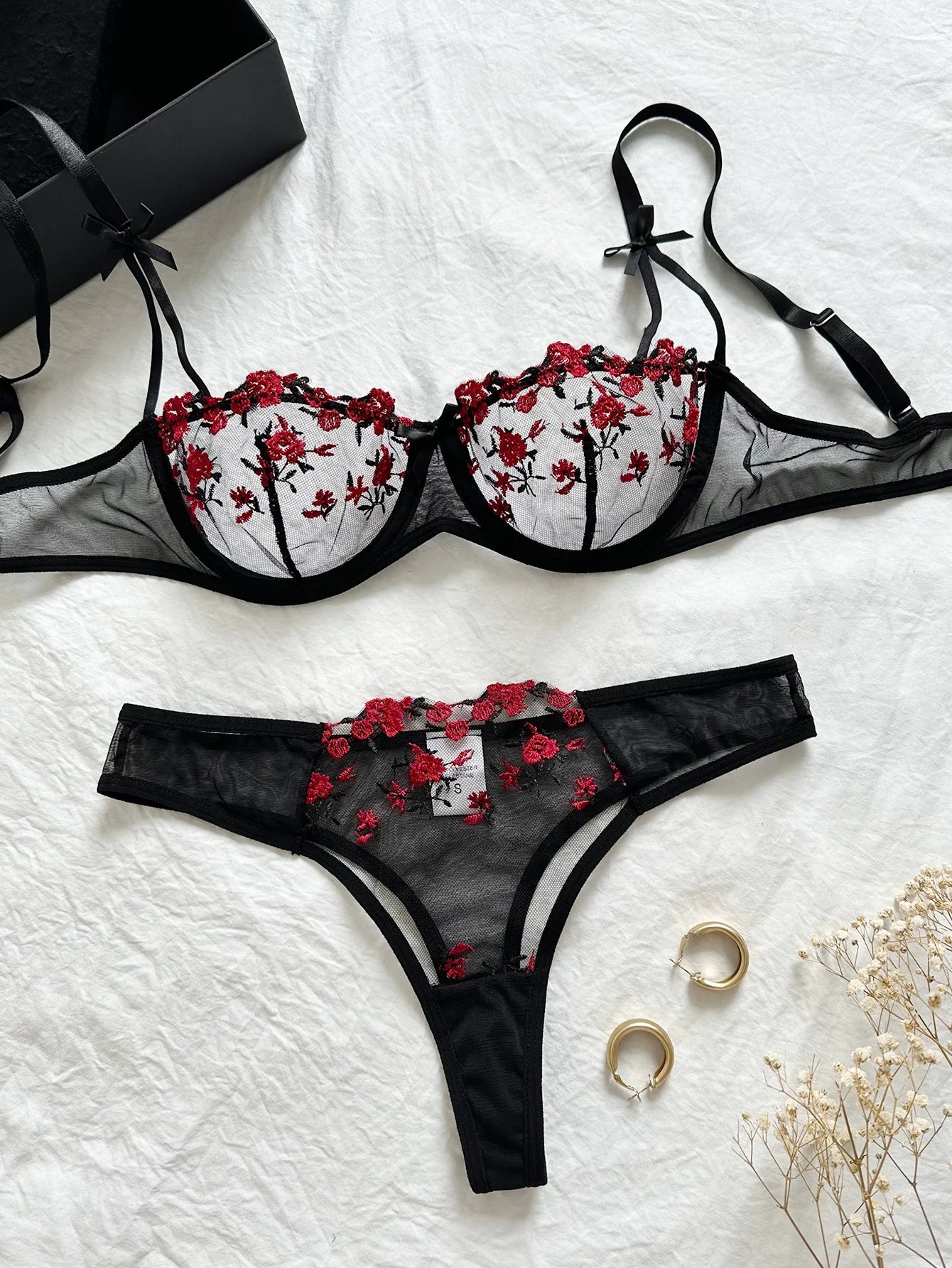 Night Beautiful Floral Embroidery Sexy Women's Lingerie Set
