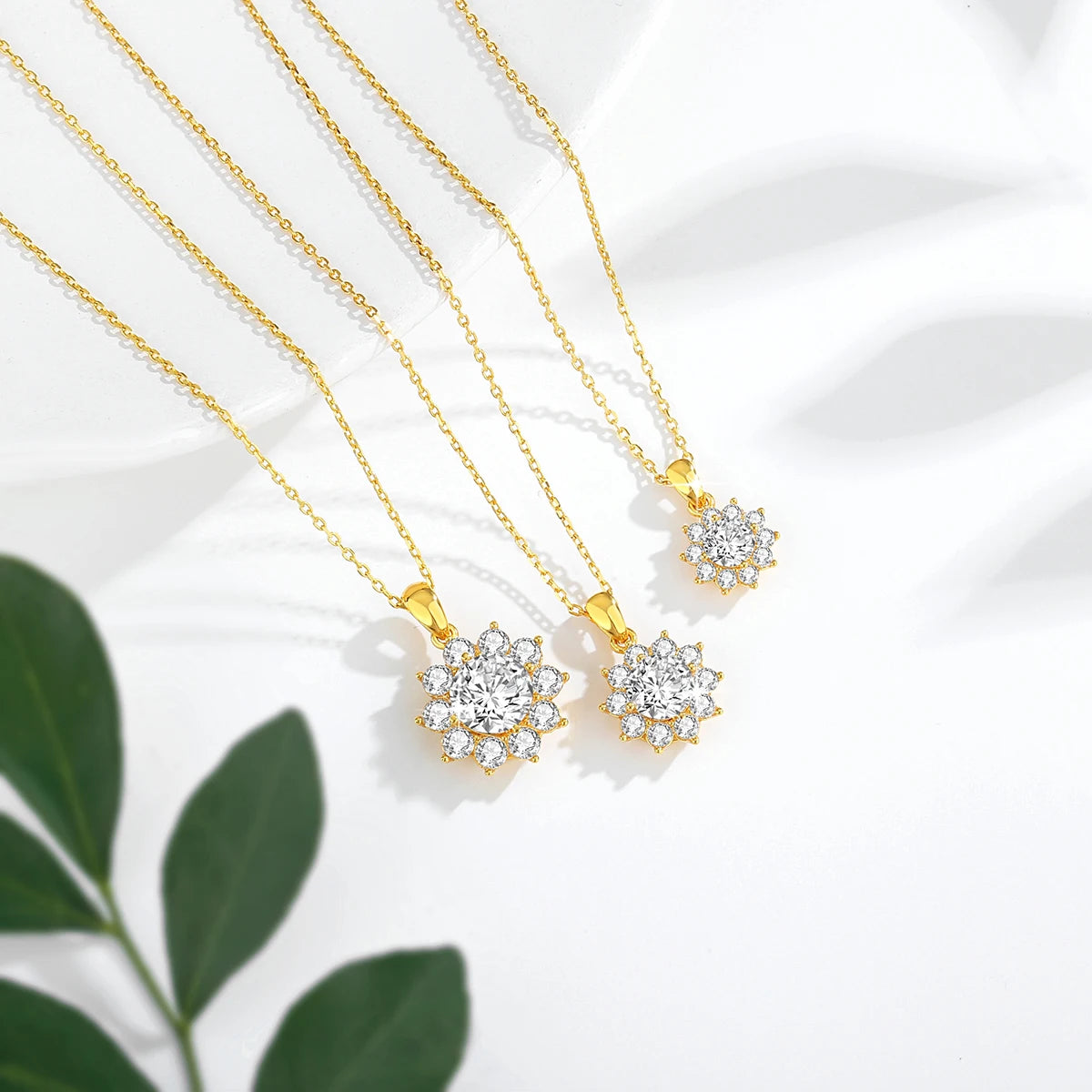 18k Gold Moissanite Necklace with Flower Pendant