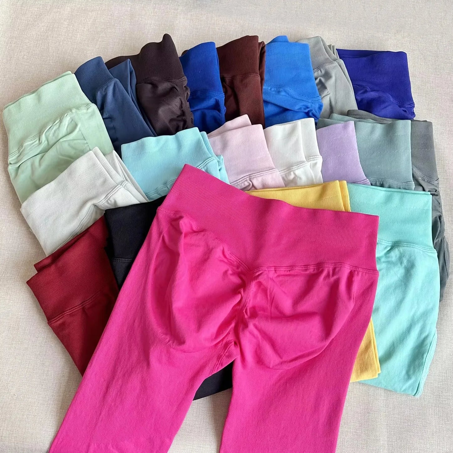 Women’s High-Waisted Seamless Scrunch Butt Leggings for Gym & Yoga