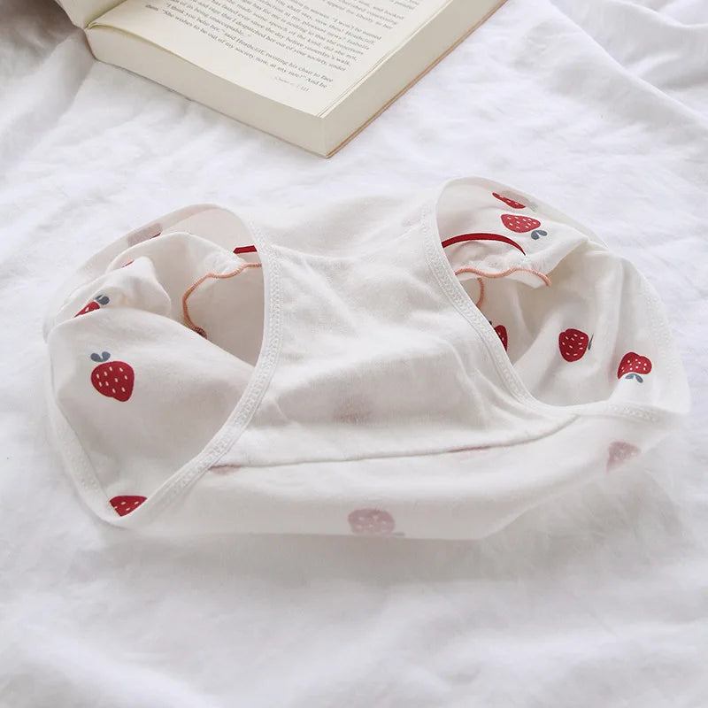 3-Pack Strawberry Cotton Panties – Soft Mid-Rise Seamless Briefs