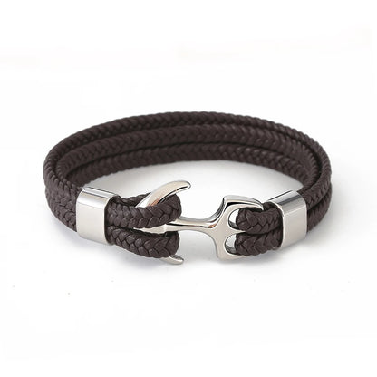  A chic brown leather bracelet adorned with a shiny silver clasp, ideal for a fashionable accessory.