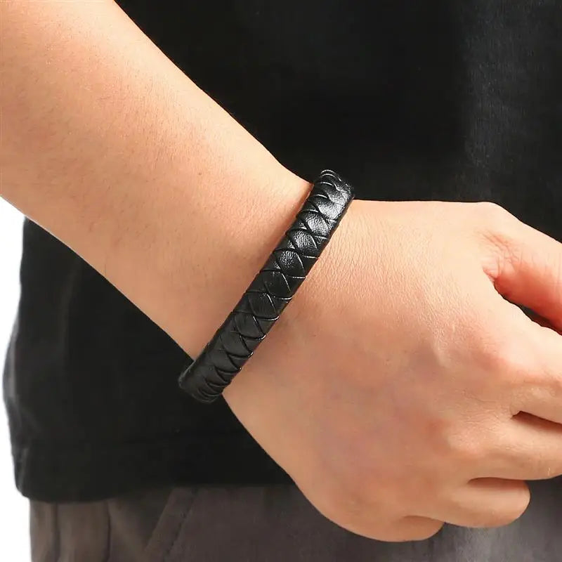 Classic Black Braided Leather Bracelet for Men Fashion Punk Leather Bracelet Magnetic Buckle Bangles Jewelry Gift 19/21/23cm